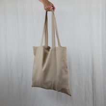 Lade das Bild in den Galerie-Viewer, Als Mom-Bag, Shopper oder Strandtasche ist die MALVA Leinen Tasche für jeden Anlass ein Hit. Der Leinen Bag besteht aus zertifiziertem Leinen Stoff und ist plastikfrei.
